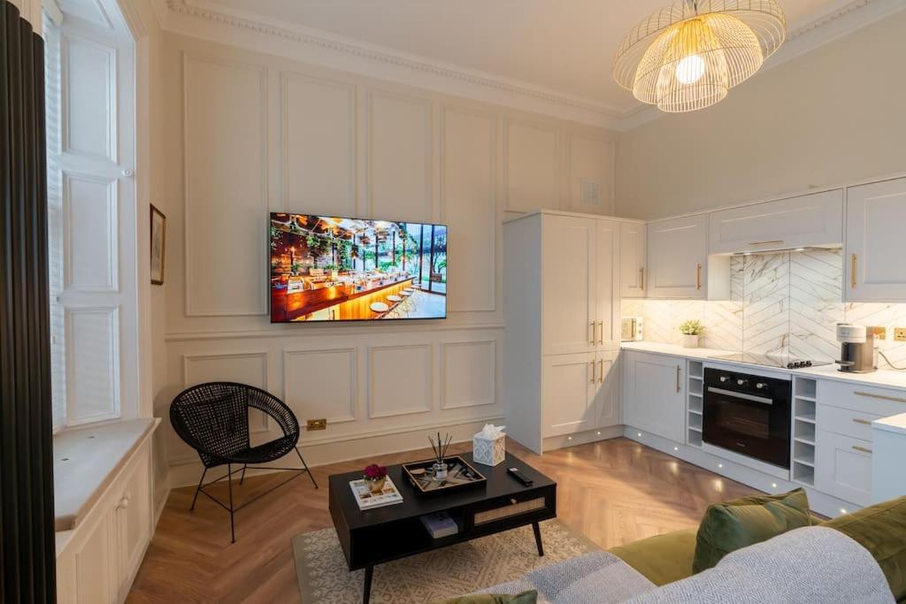 The Devonshire Suite - Your 5 Star West End Stay! กลาสโกว์ ภายนอก รูปภาพ